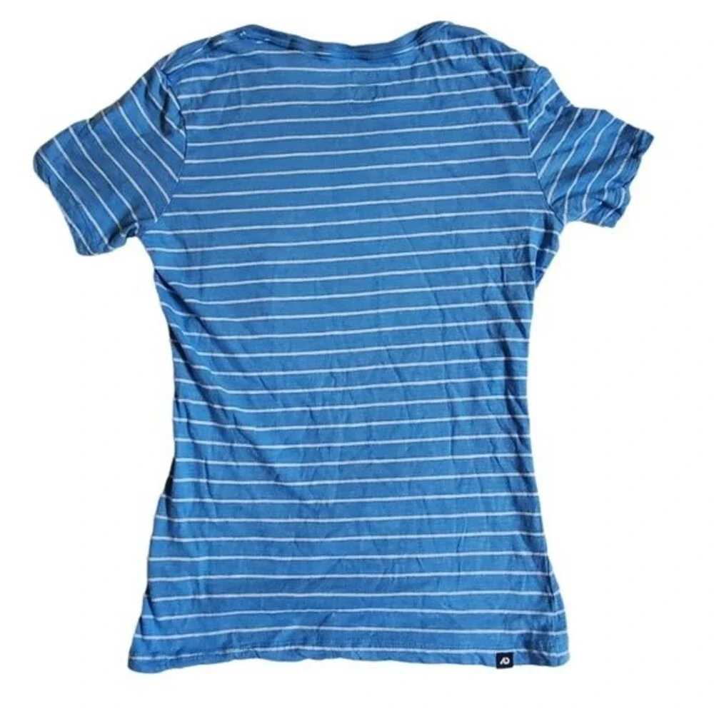 Nike The Athletic Dept blue white striped short sleeve crew neck t shirt sz M